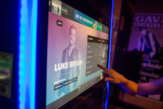 playing Luke Bryan on touchtunes jukebox