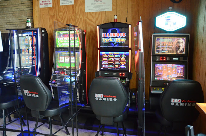 Video Gaming at Small Town Saloon in Elizabeth, IL Video Gaming in Elizabeth