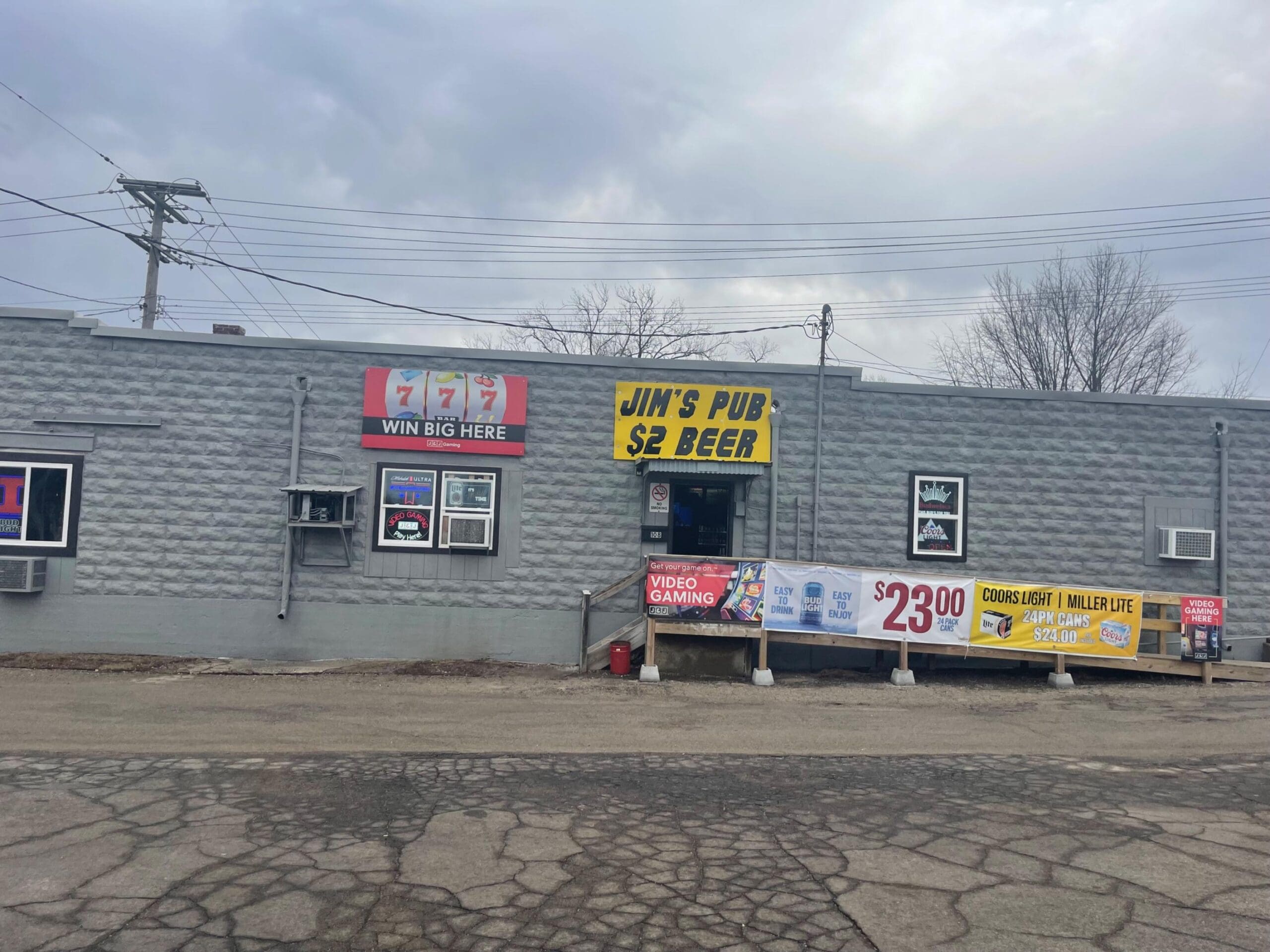Video Gaming at Jim’s Pub in Paris, Illinois